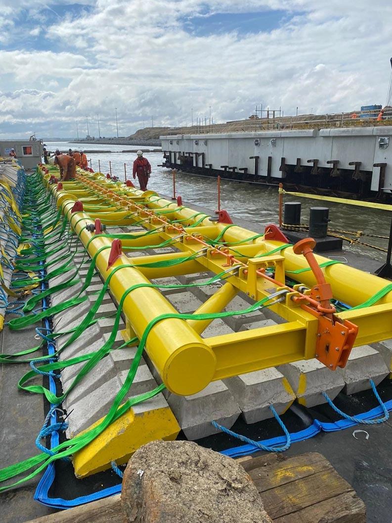 Assembly of the 30-metre modular lifting frame