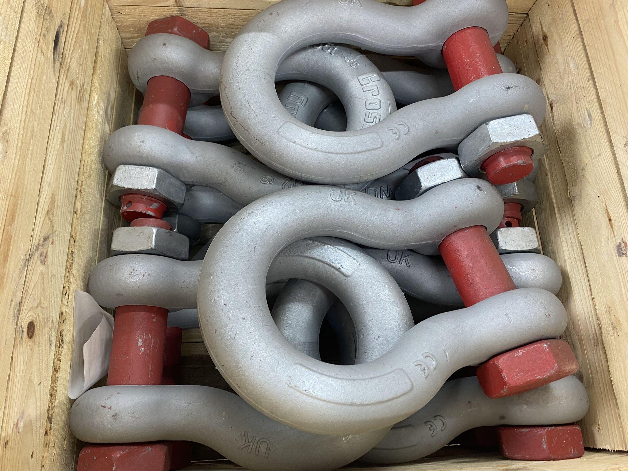 Rigging equipment hire including wire rope slings grommets roundslings shackles and Dyneema slings